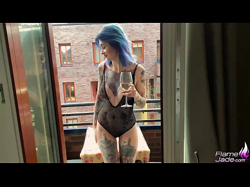 ❤️ Հսկայական աղջիկ, որը ծծում է ծոցը և կրքոտ ծծում բաց երկնքի տակ ☑ Պոռնո մեզ մոտ ❌️